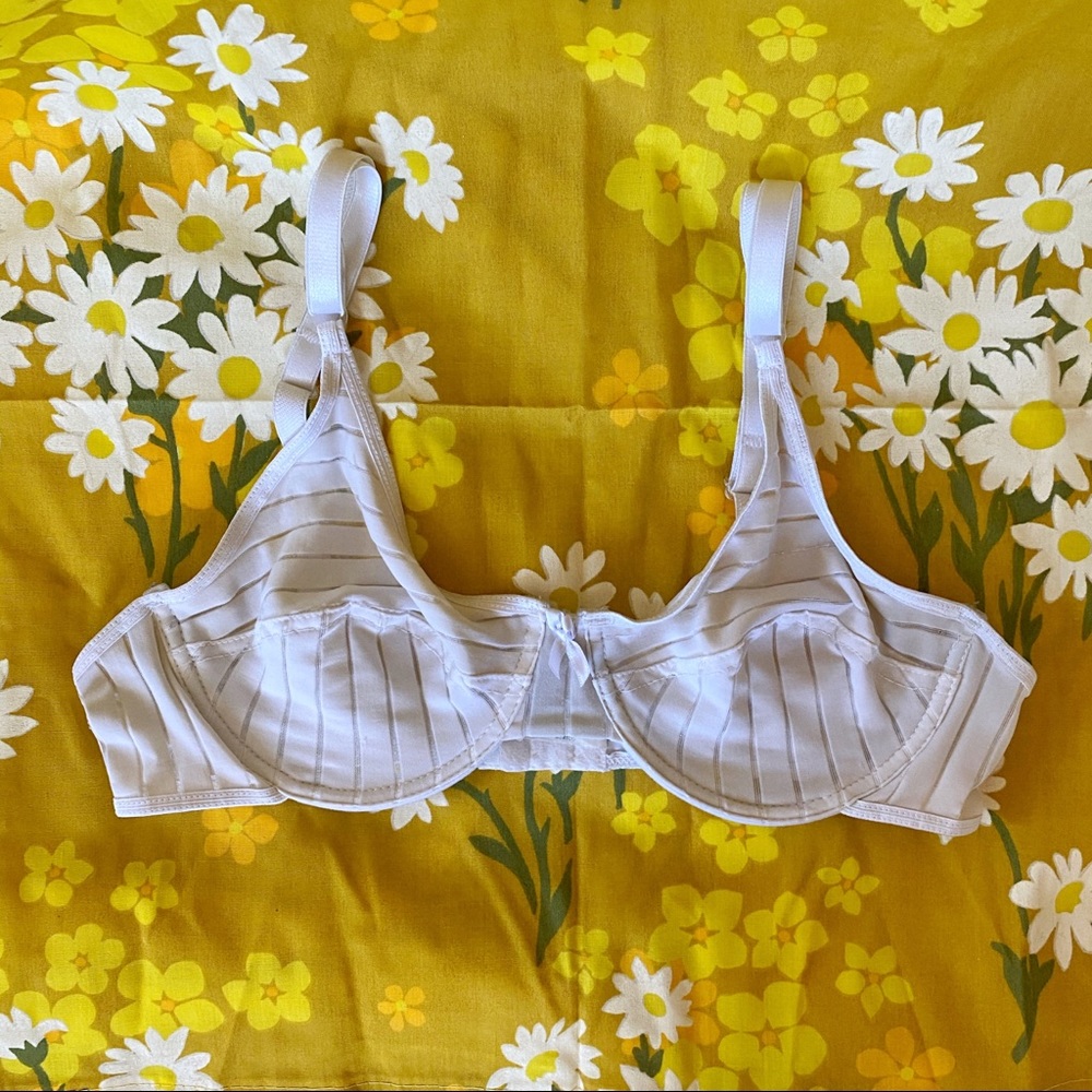 SOLD VTG 80s Shell Underwire Stretchy Petite Bra